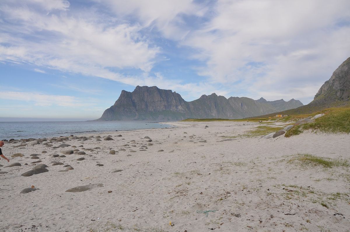 The coastal path towards Uttakleiv